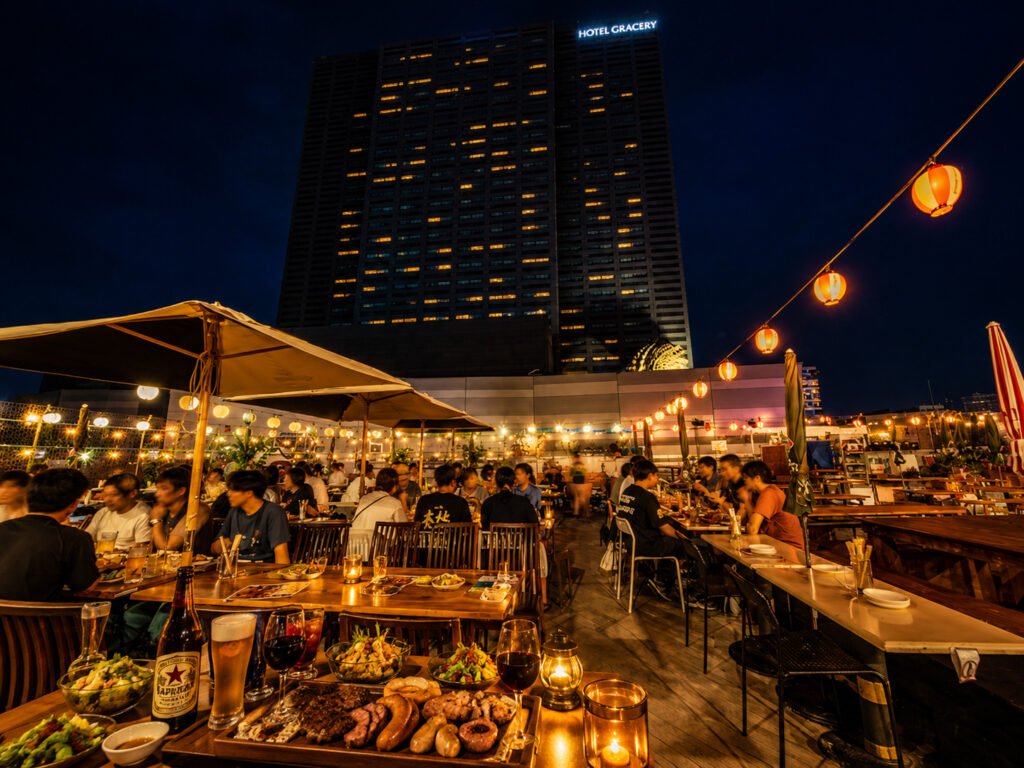 新宿の夜景を一望!幻想的な屋上ビアガーデン