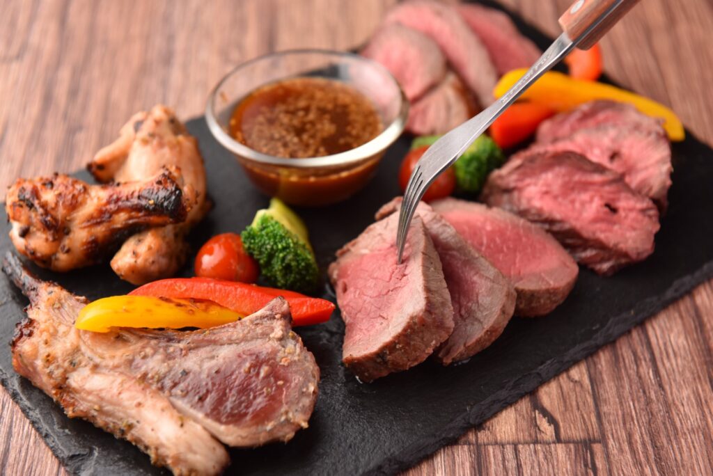 自慢のお肉が食べ放題!自家製ローストビーフが自慢!